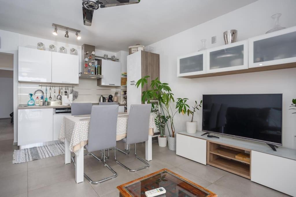 Family Village Apartment Vrh  Extérieur photo