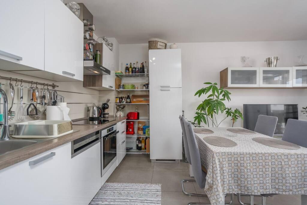Family Village Apartment Vrh  Extérieur photo